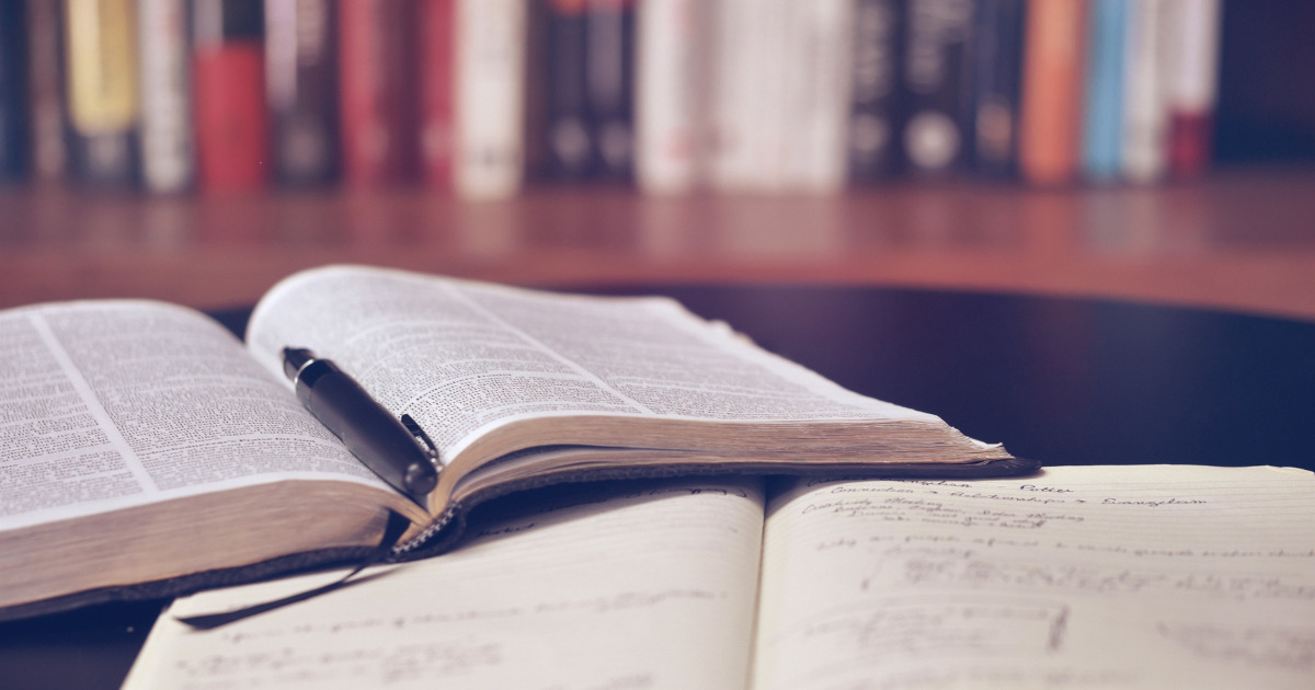 O que é um verbo: explicação completa para entender (com exemplos)